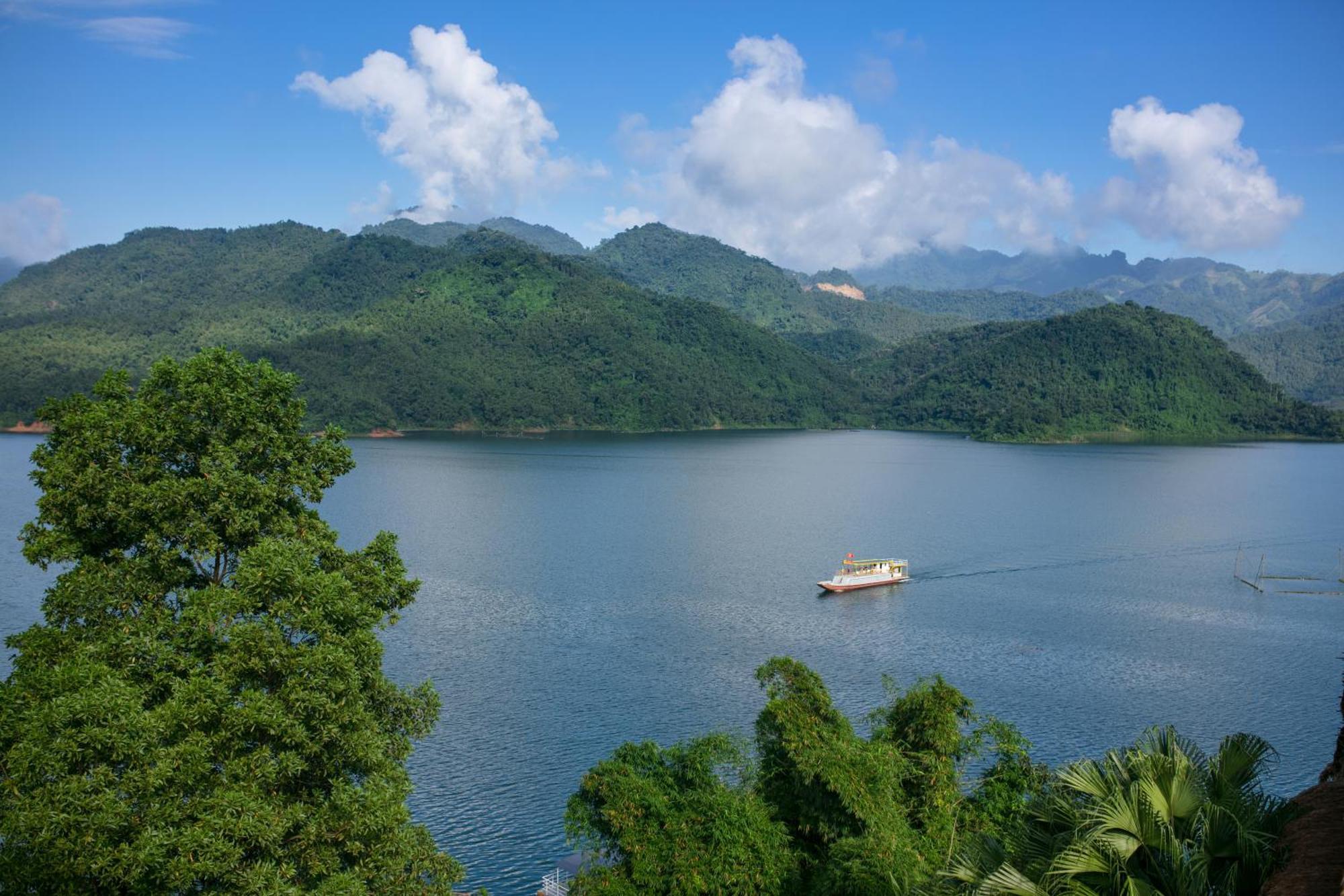 Mai Chau Hideaway Lake Resort Exterior photo