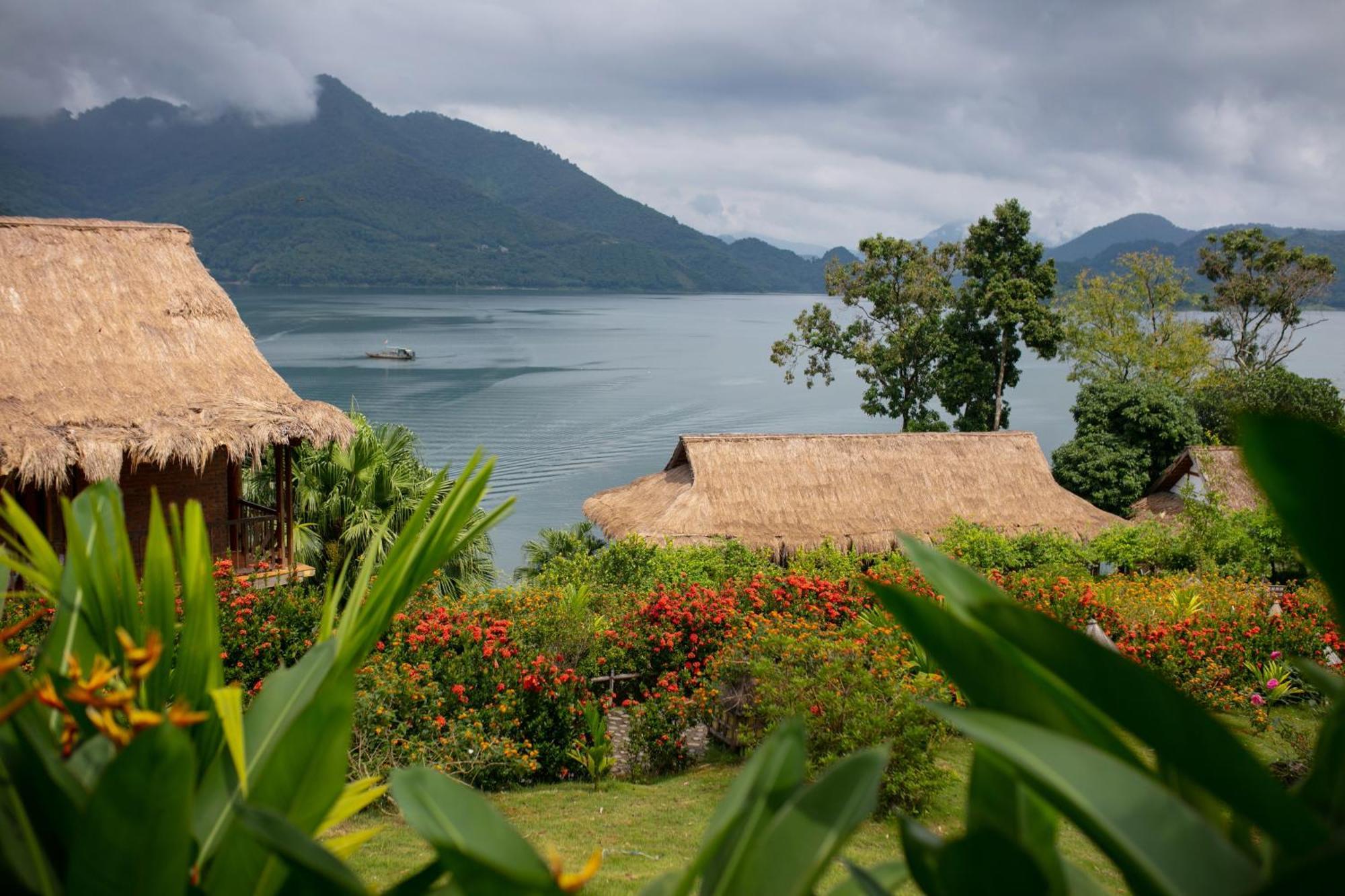 Mai Chau Hideaway Lake Resort Exterior photo