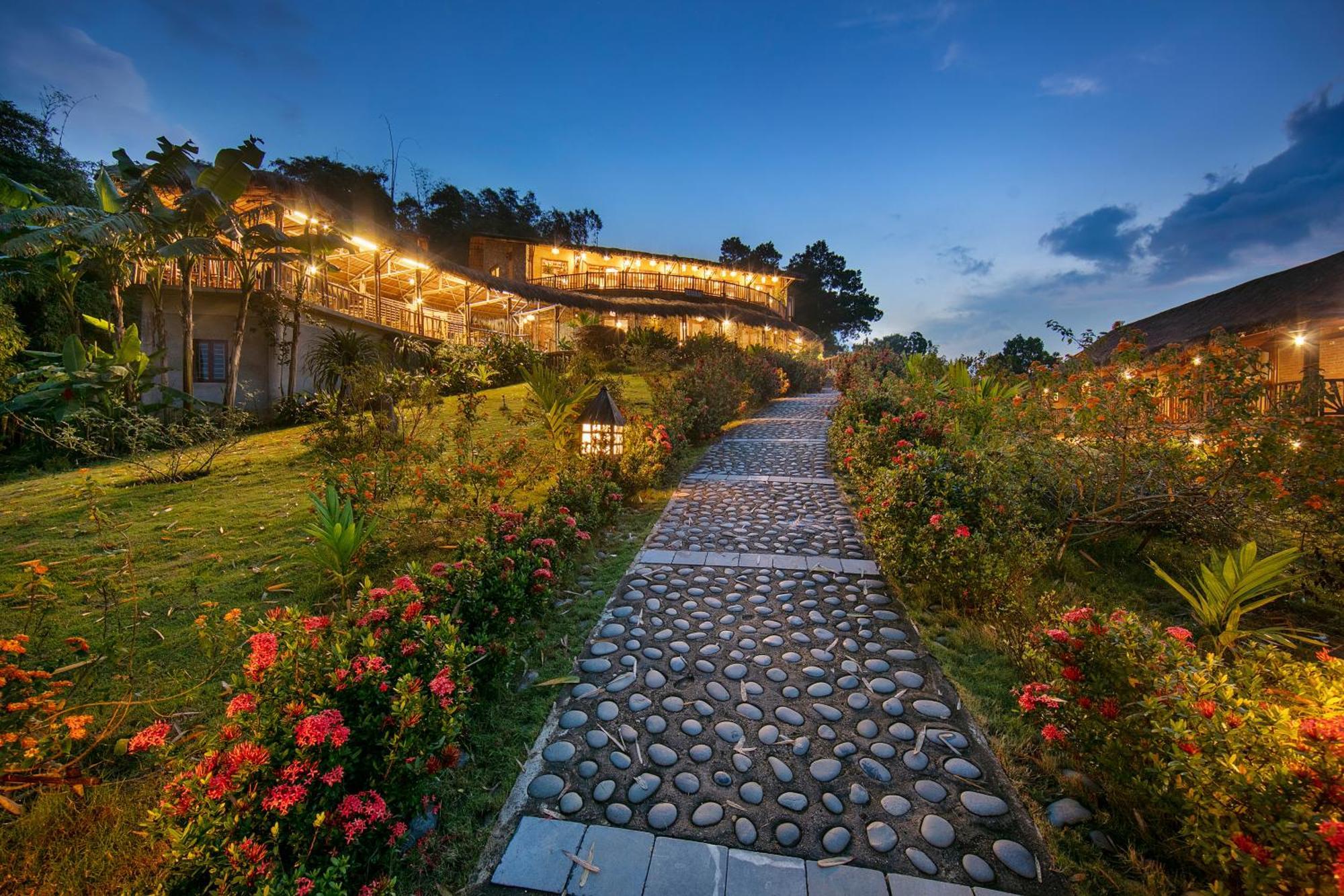 Mai Chau Hideaway Lake Resort Exterior photo